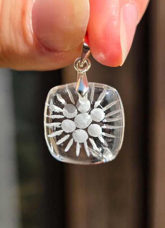 Pendentif cristal de roche sculpté du Brésil