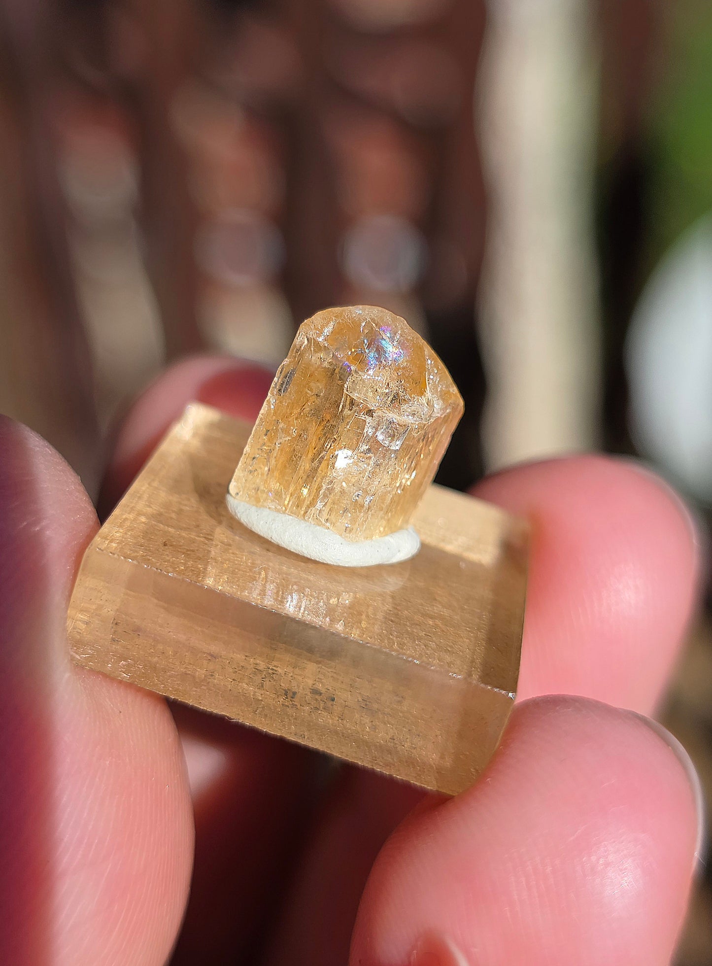 Topaze impériale sur socle du Brésil