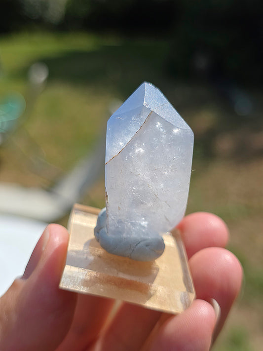 Quartz avec inclusions de Dumortiérite brut