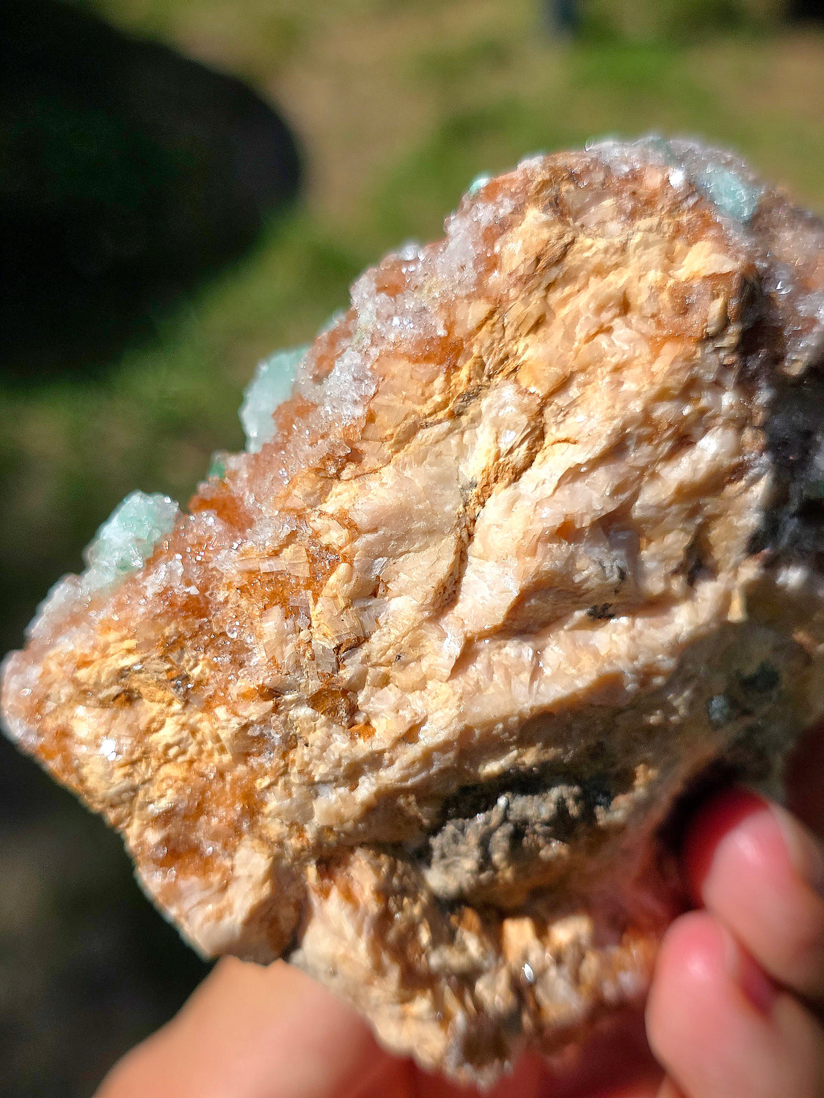 spécimen brut de Devilline, Gypse et Dolomite en provenance du Maroc