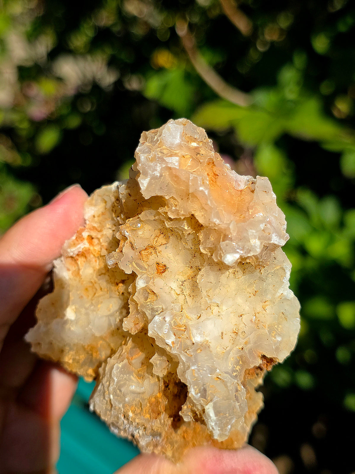 Calcédoine blanche cristallisée du Poitou