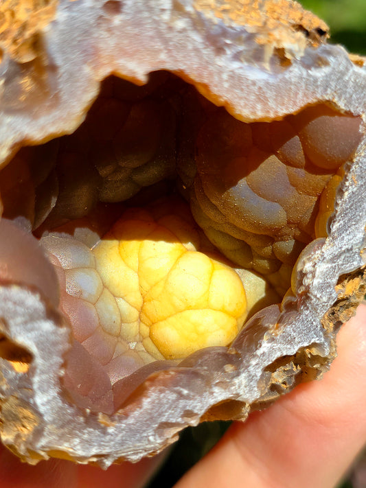 Calcédoine jaune du Poitou, France