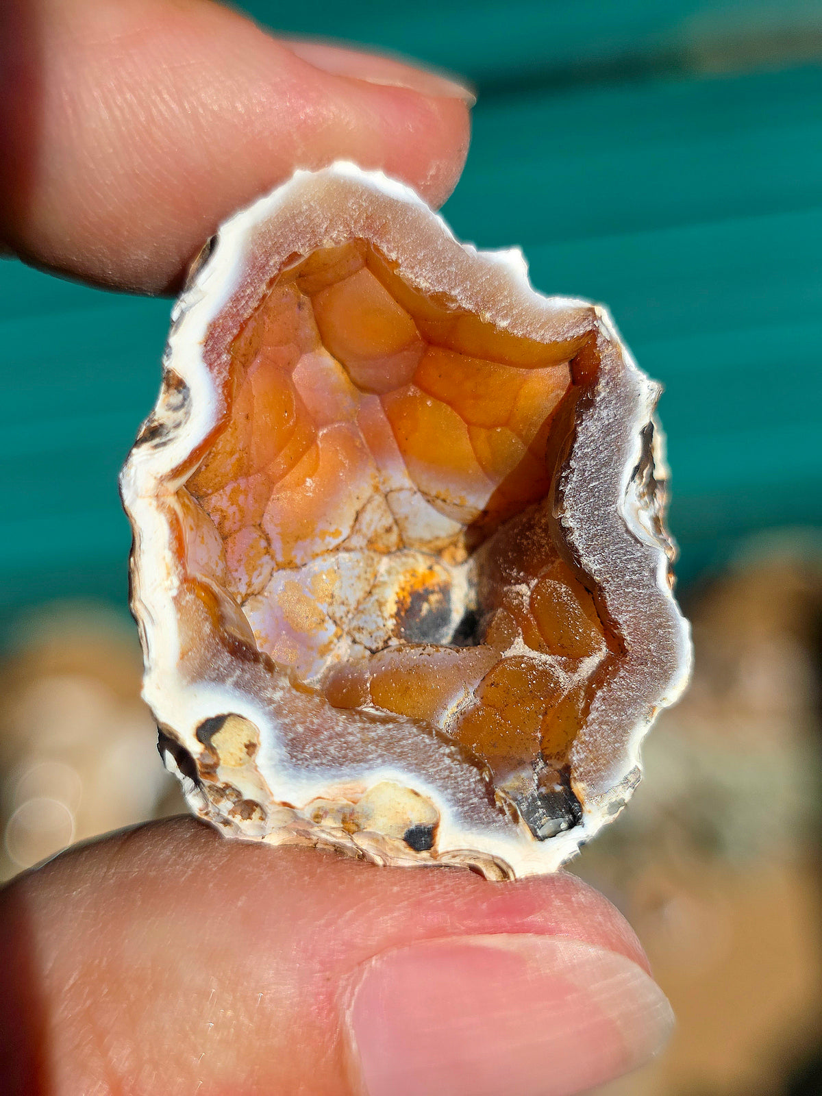 Calcédoine orangée du Poitou