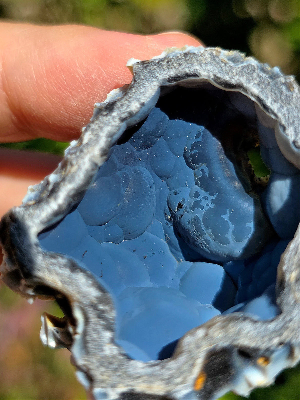 Calcédoine bleue brute du Poitou, France