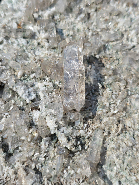 Grande plaque de Quartz et Quartz fumé d'Arrens dans les Hautes- Pyrénées.