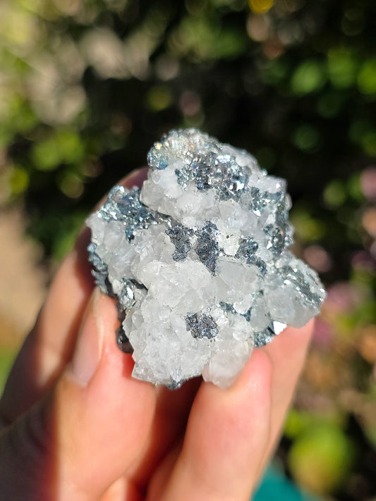 Tétraédrite ariégeoise brute avec Quartz.