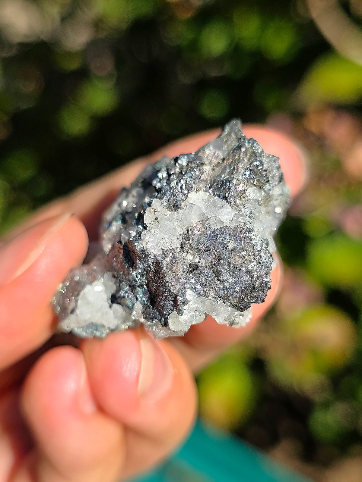Tétraédrite ariégeoise brute avec Quartz.