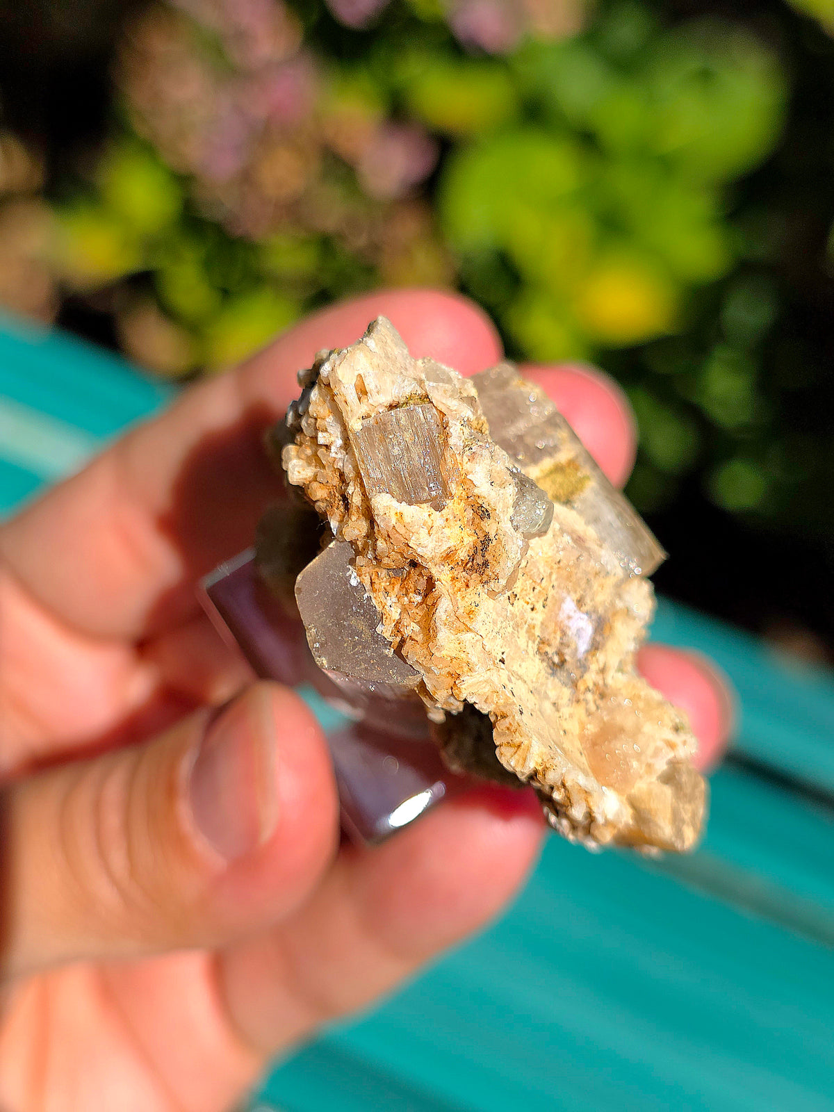 Apatite avec inclusions d'Epidote, Actinolite,Stilbite, Arfvedsonite du Maroc.