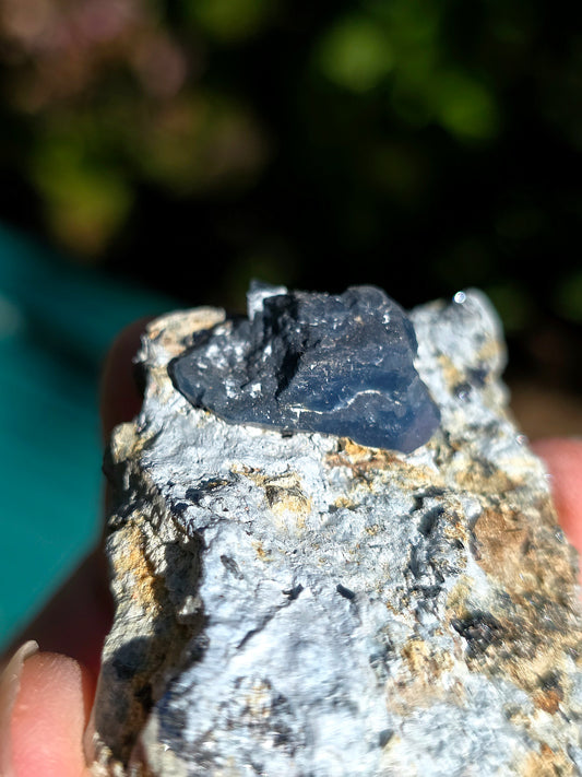 Quartz bleu brut des Pyrénées.