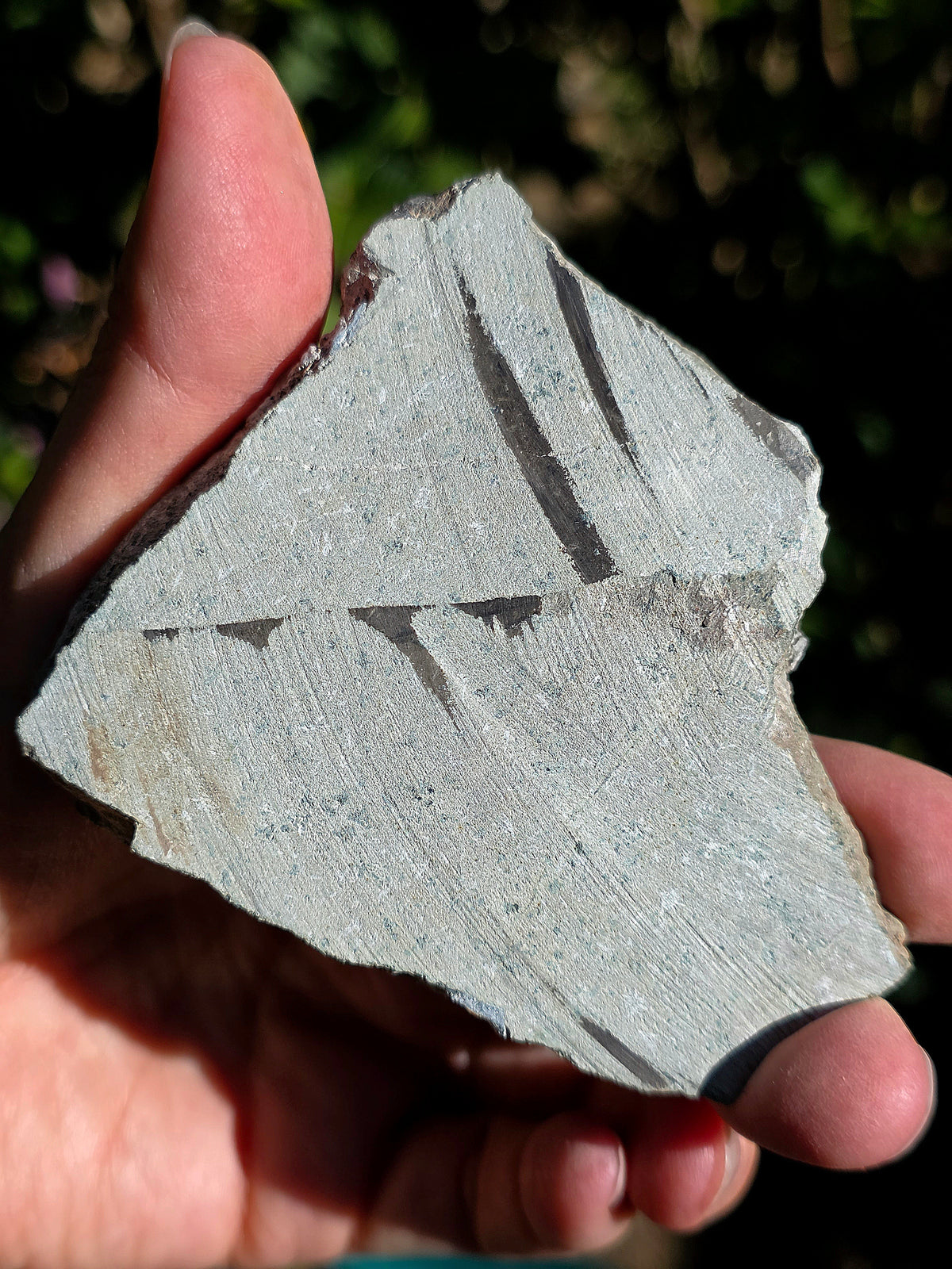 Quartz bleu brut des Pyrénées.