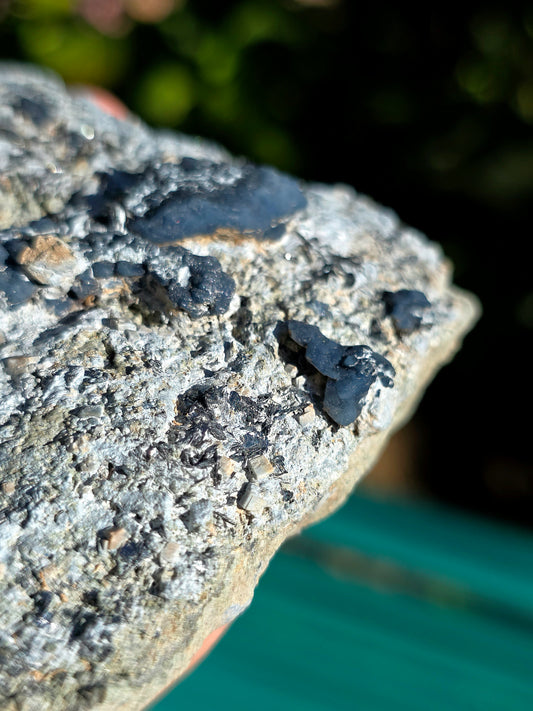 Quartz bleu brut des Pyrénées.