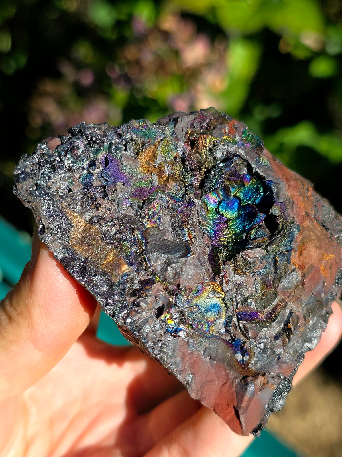 Goethite irisée de Bagnères de Luchon dans les Pyrénées