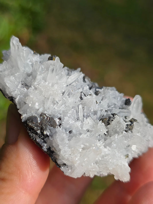 Quartz du Pérou avec inclusions de Pyrite et de Galène.
