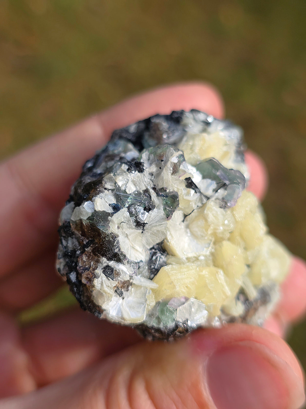 Muscovite, de Fluorite et de Tourmaline noire de Namibie