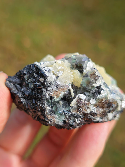 Muscovite, de Fluorite et de Tourmaline noire de Namibie