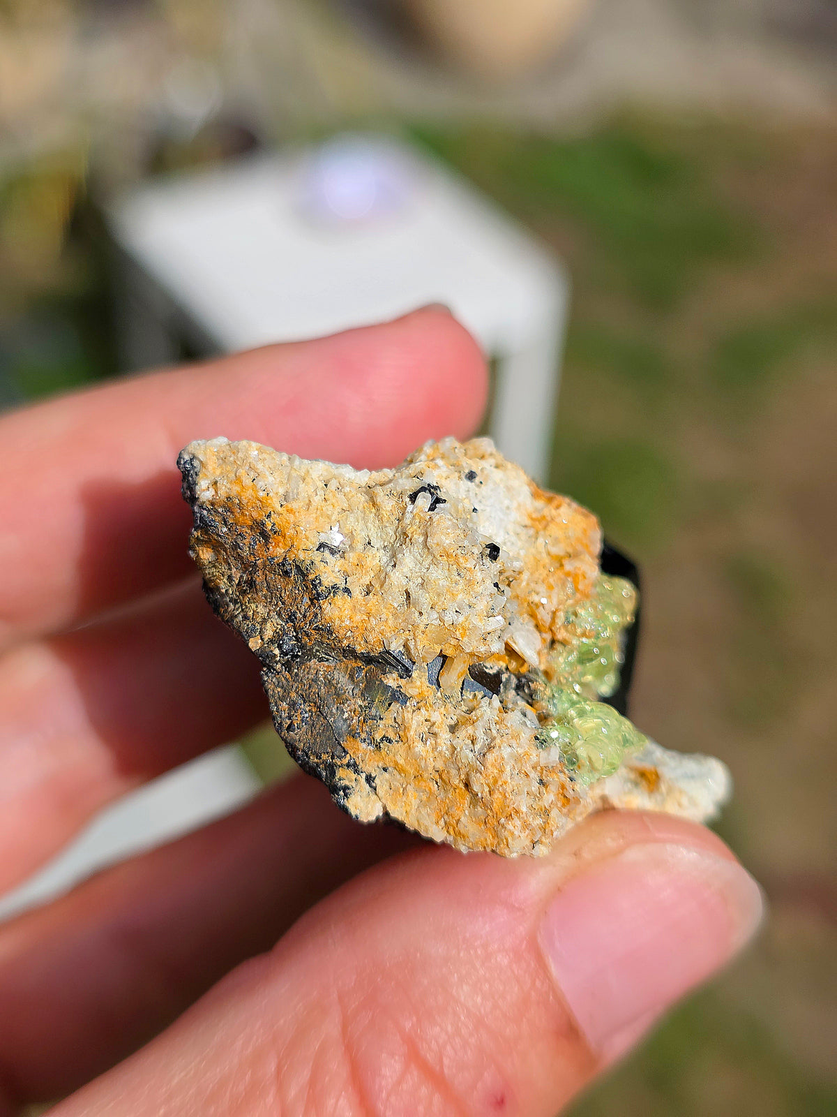 Opale Hyalite sur Tourmaline noire d'Erongo B