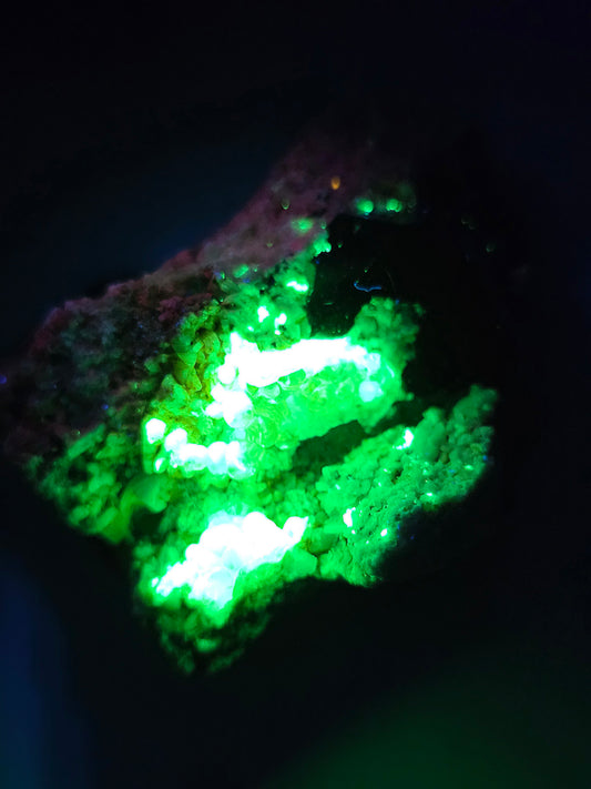 Opale Hyalite sur Tourmaline noire d'Erongo B