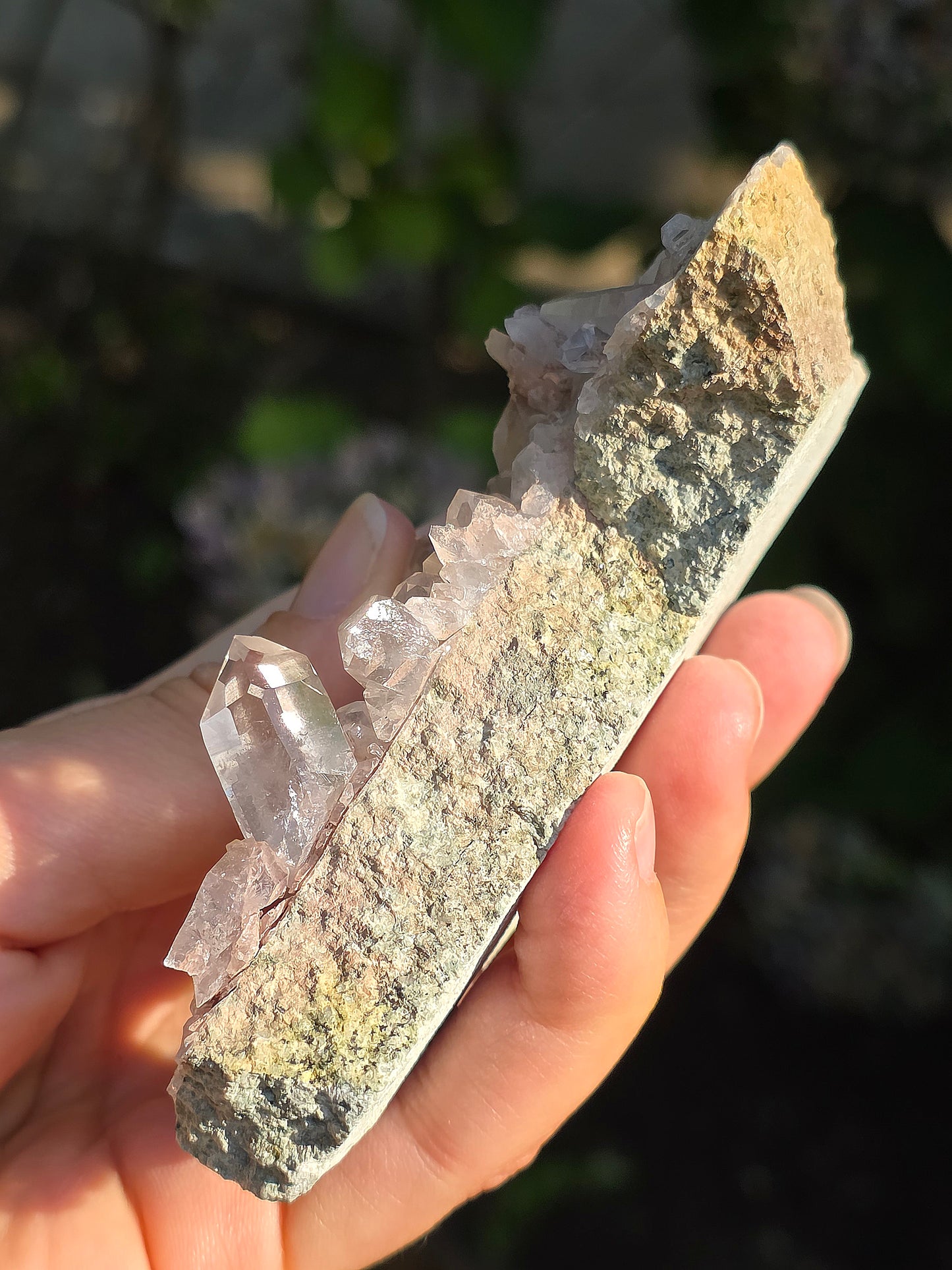 Quartz des Pyrénées avec Argile rose
