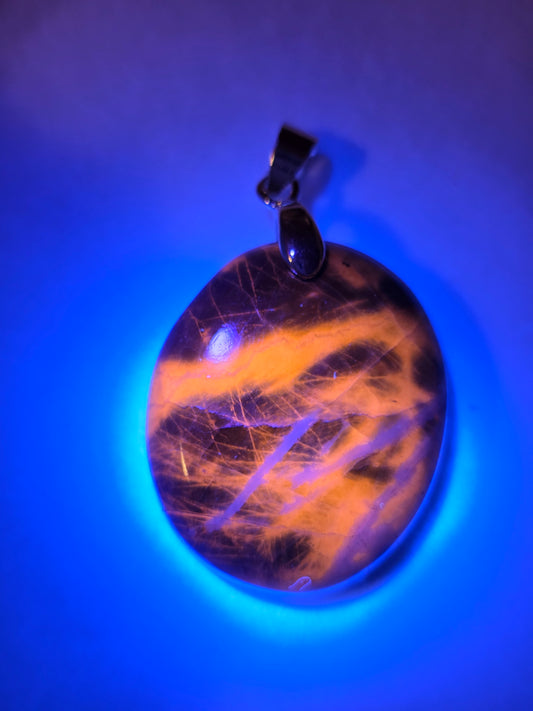 Superbe pendentif en Afghanite réactive aux UV (à choisir)