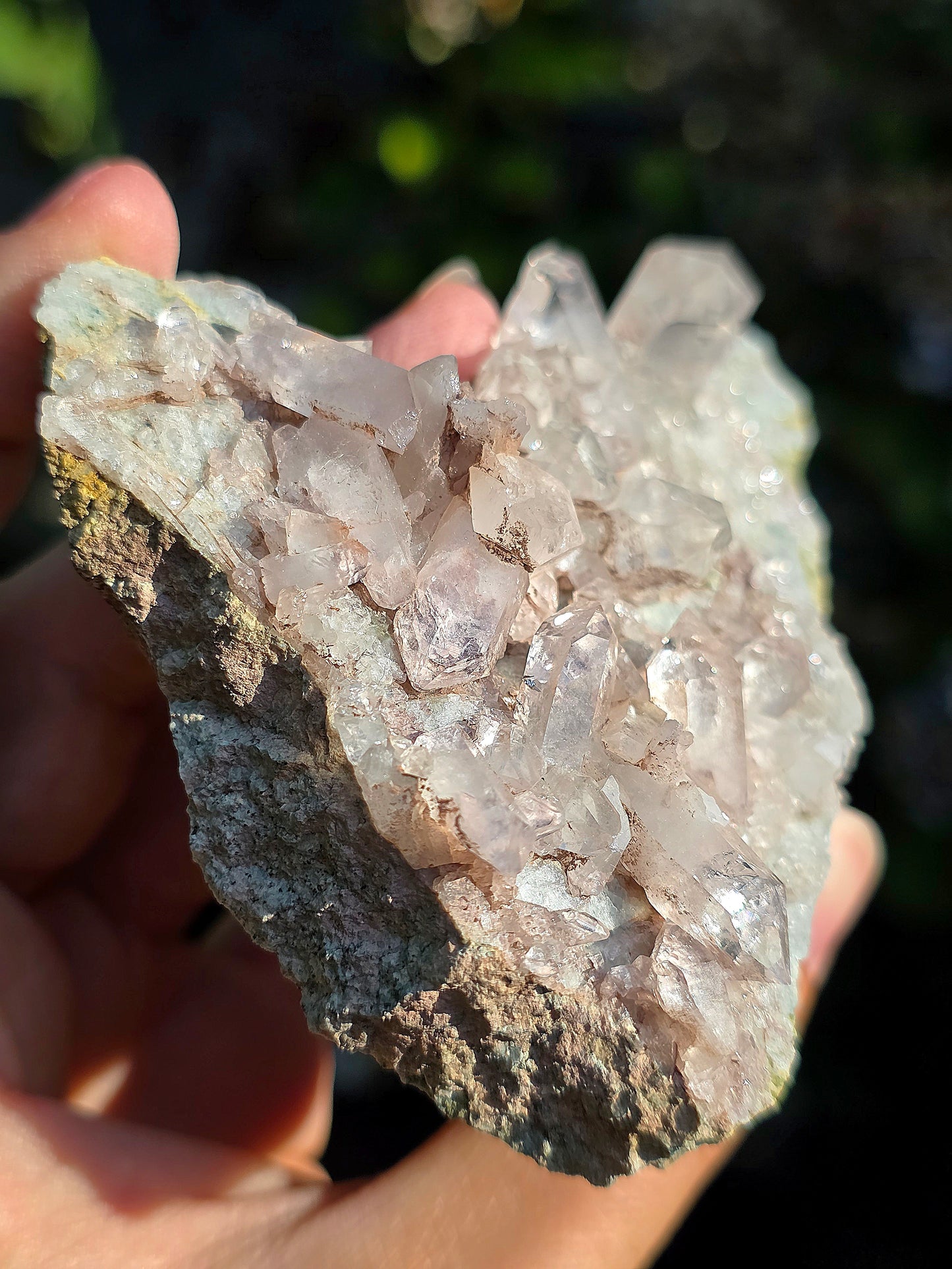 Quartz des Pyrénées avec Argile rose