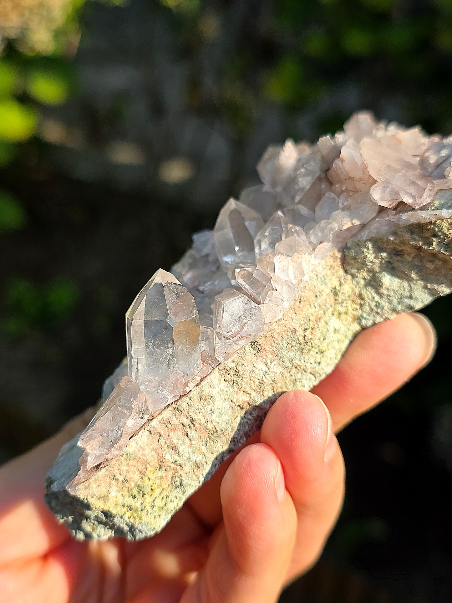 Quartz des Pyrénées avec Argile rose