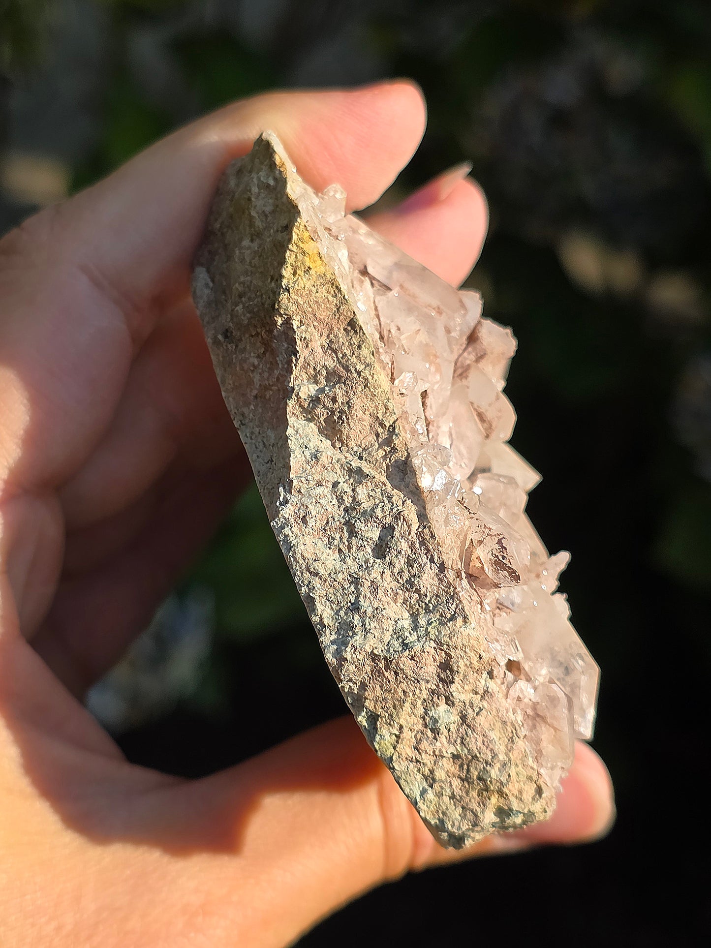 Quartz des Pyrénées avec Argile rose