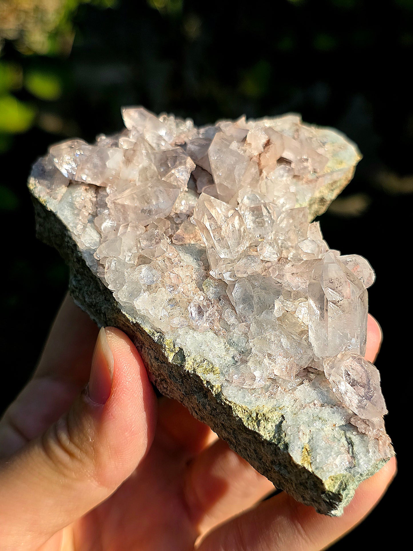 Quartz des Pyrénées avec Argile rose