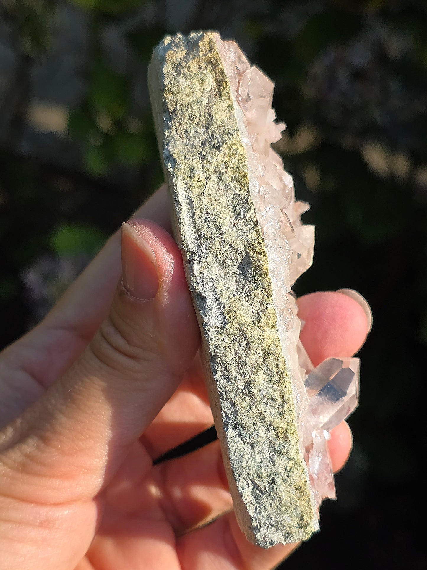 Quartz des Pyrénées avec Argile rose