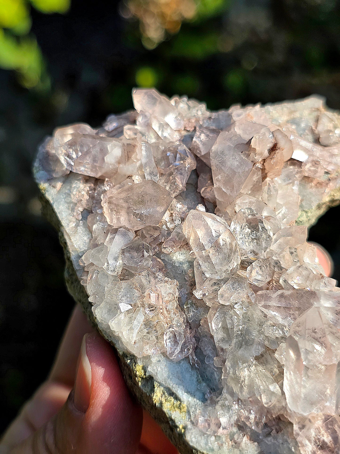 Quartz des Pyrénées avec Argile rose