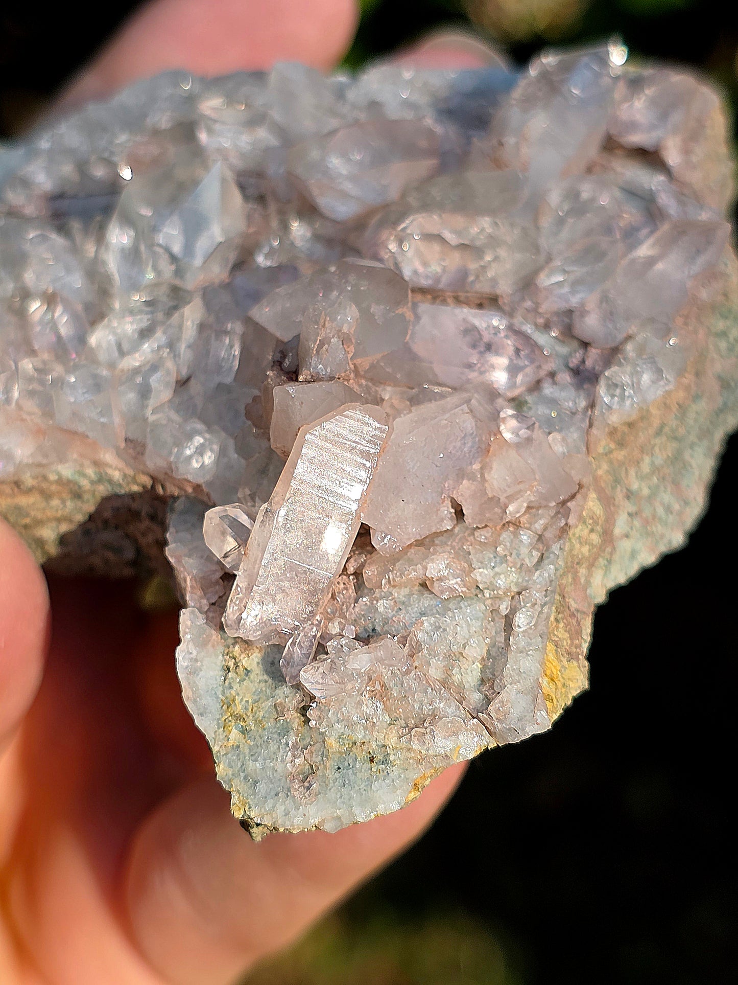 Quartz des Pyrénées avec Argile rose