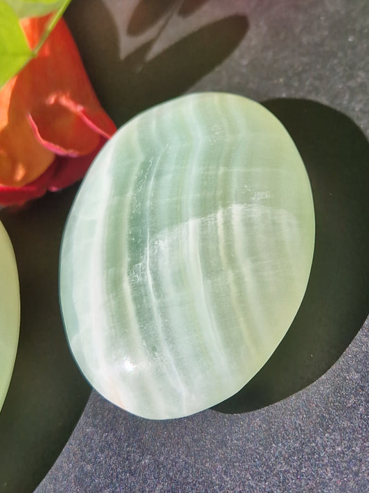 Galet Calcite pistache (à choisir)