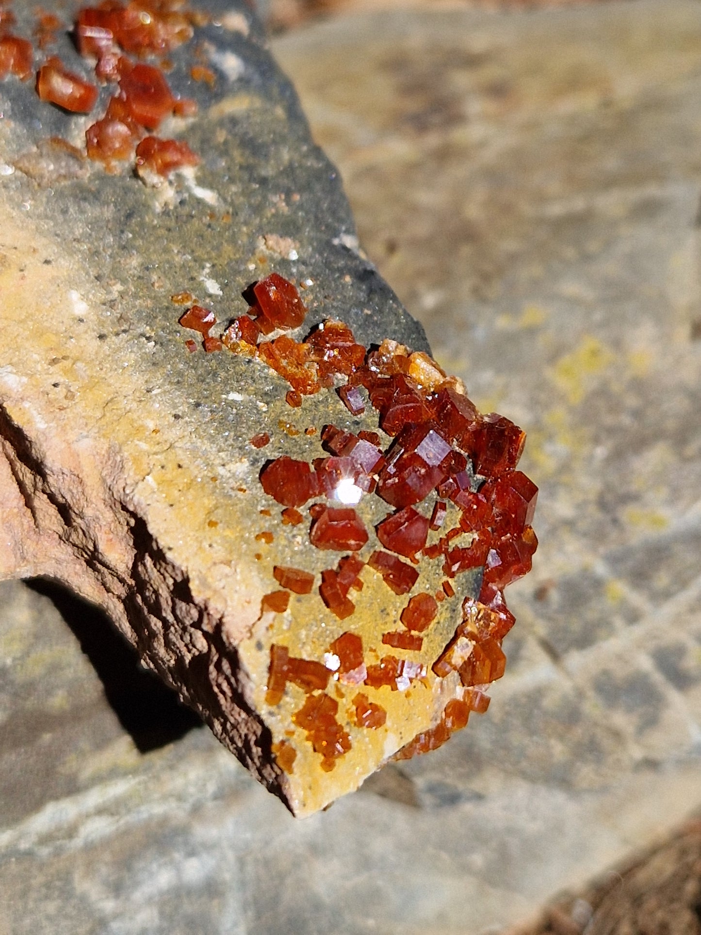 Vanadinite brute