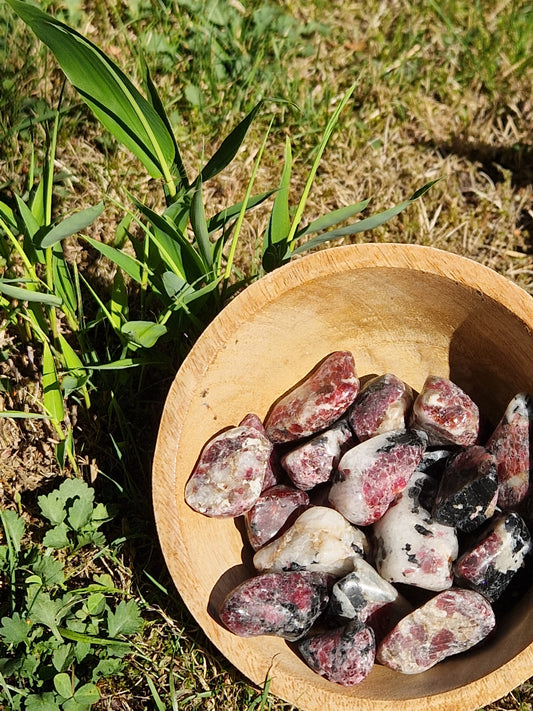 Pierre roulée Eudialyte