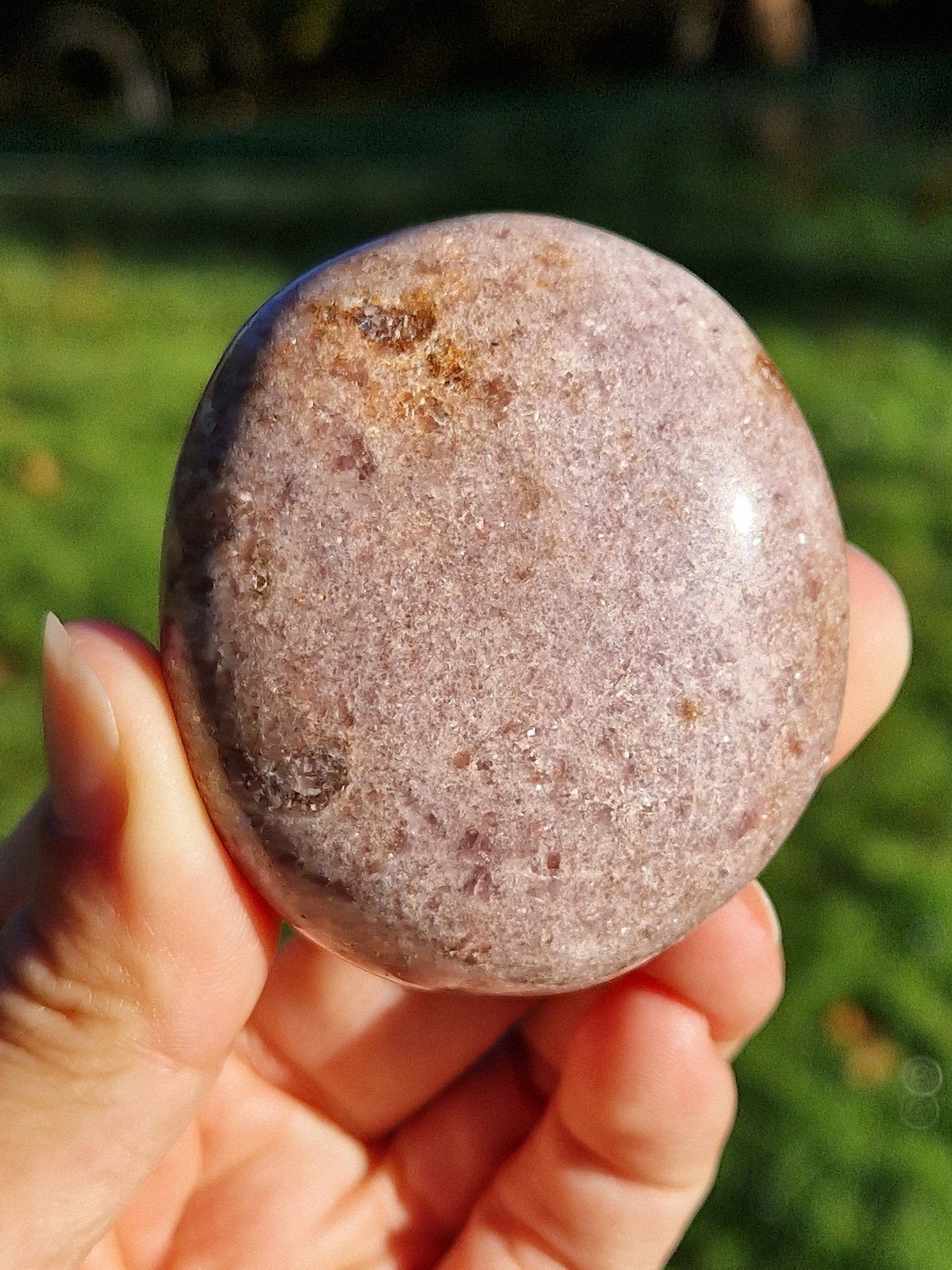 Galet lépidolite claire (à choisir)