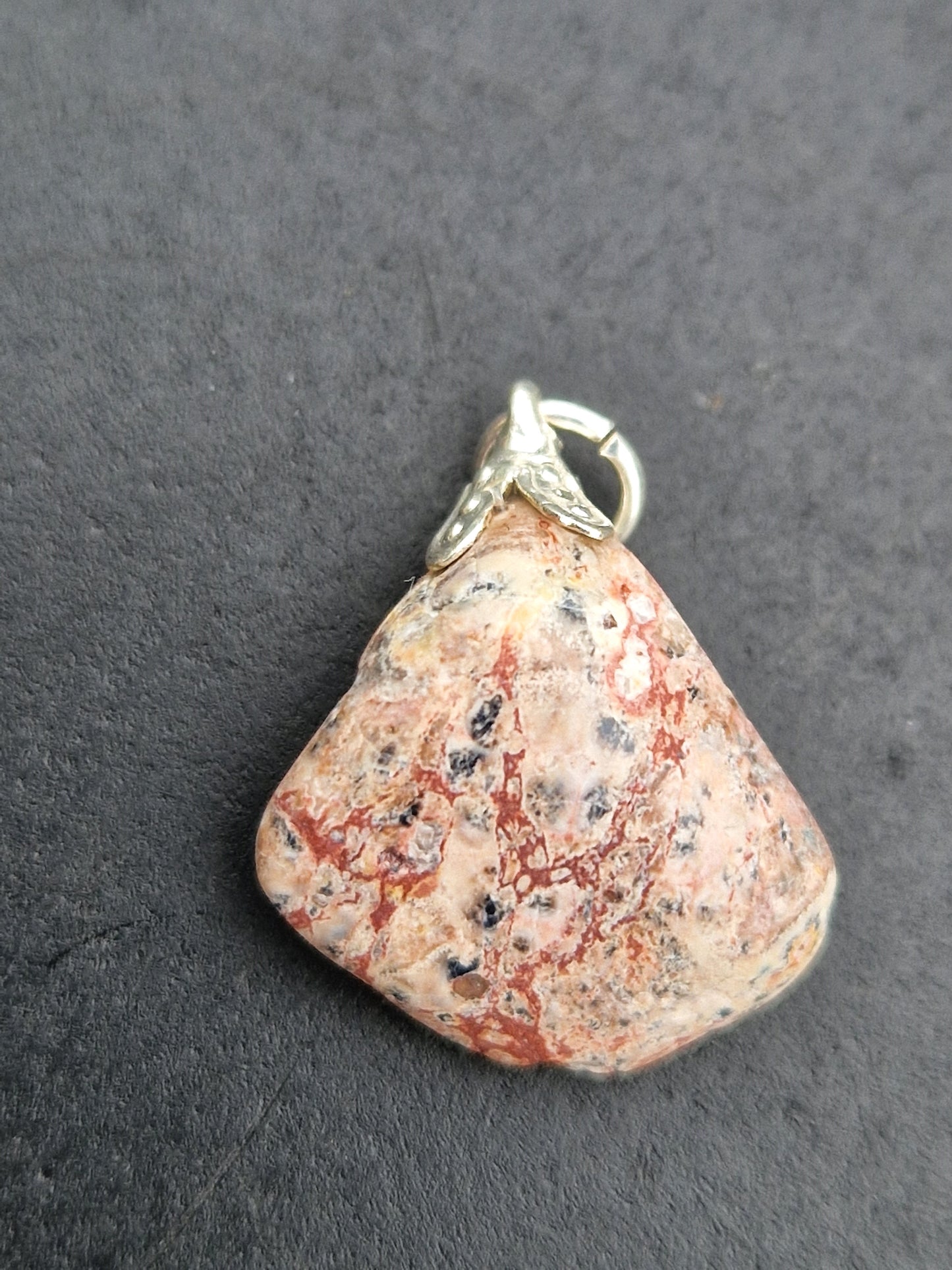 Pendentif pierre roulée Jaspe léopard