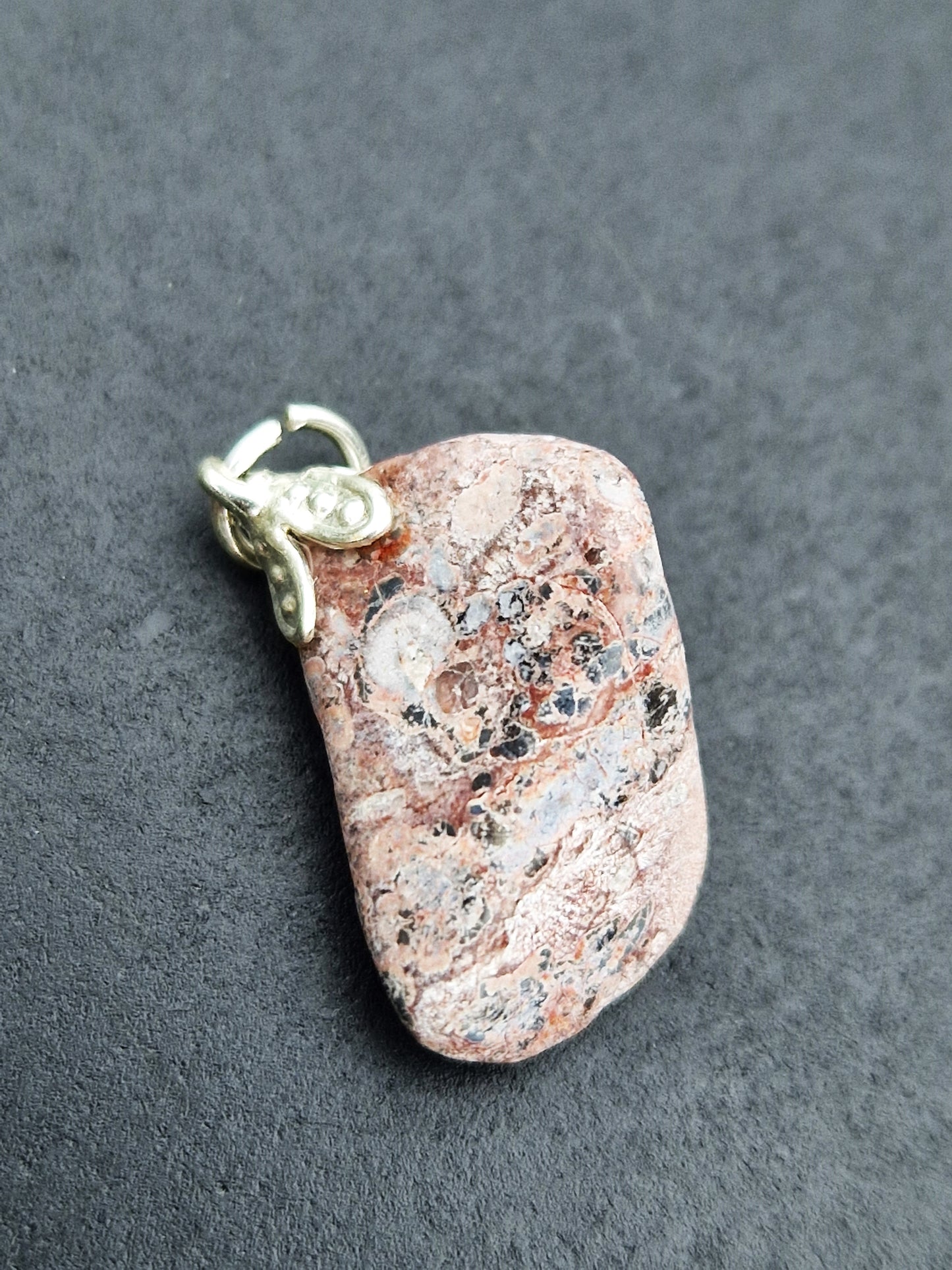 Pendentif pierre roulée Jaspe léopard