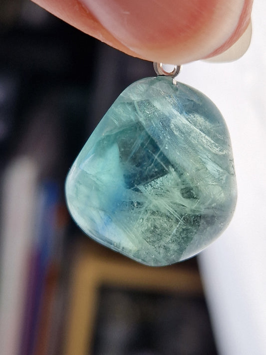 Pendentif pierre roulée Fluorite bleue (à choisir)