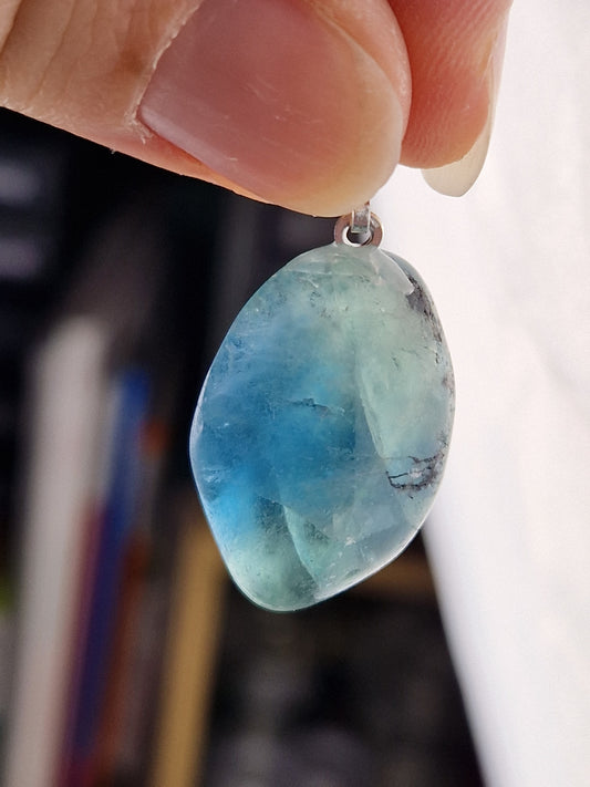 Pendentif pierre roulée Fluorite bleue (à choisir)