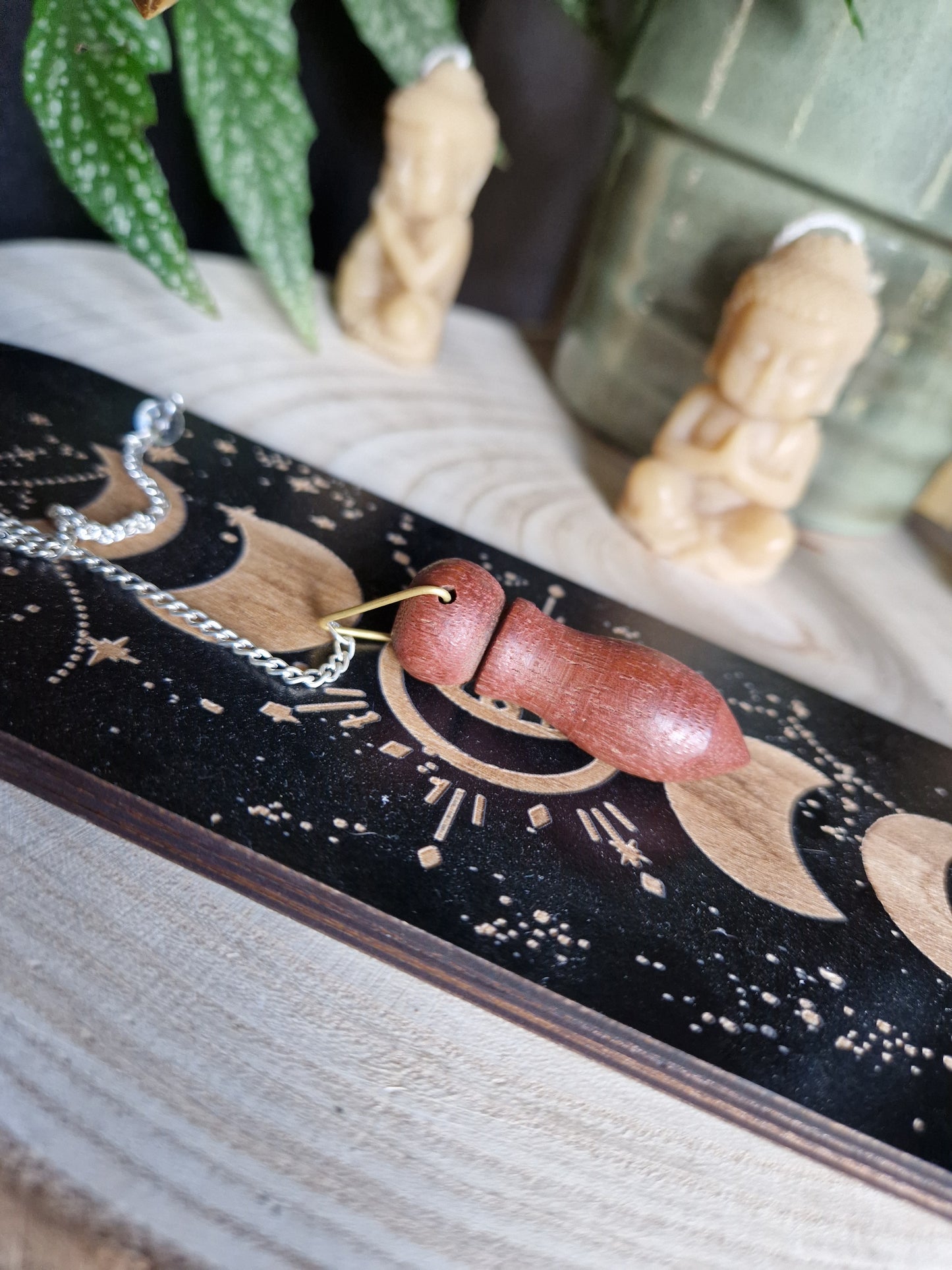Pendule égyptien en bois
