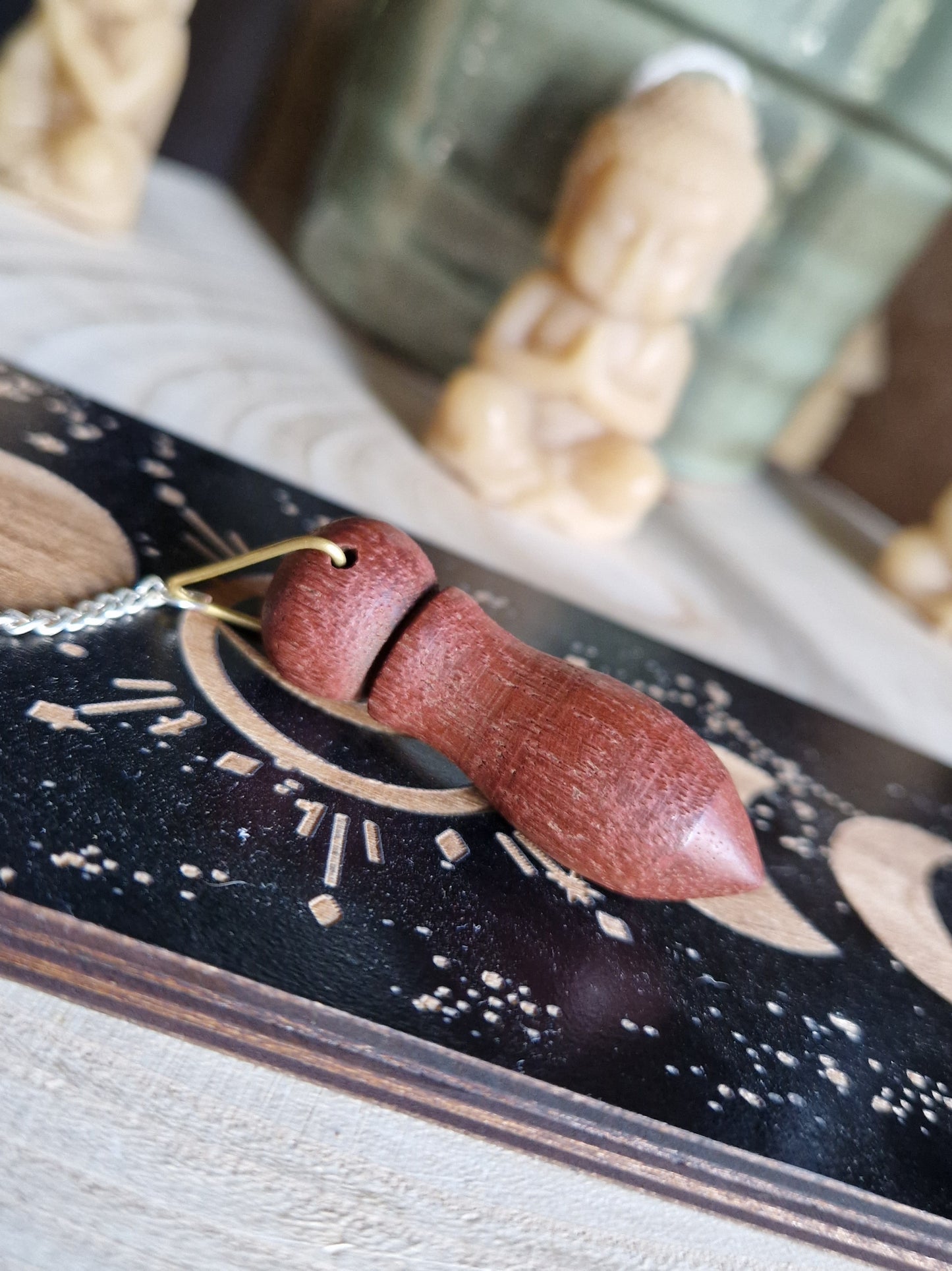 Pendule égyptien en bois