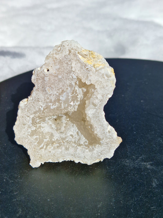 Demi géode de Calcédoine française n°1