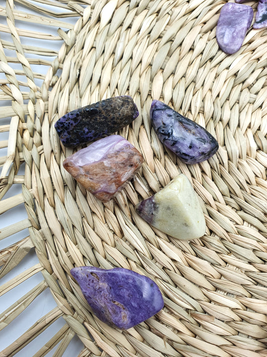 Pierre roulée Charoïte