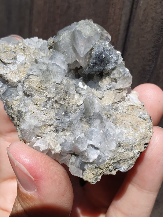 Calcite à inclusions de schiste français E 107g