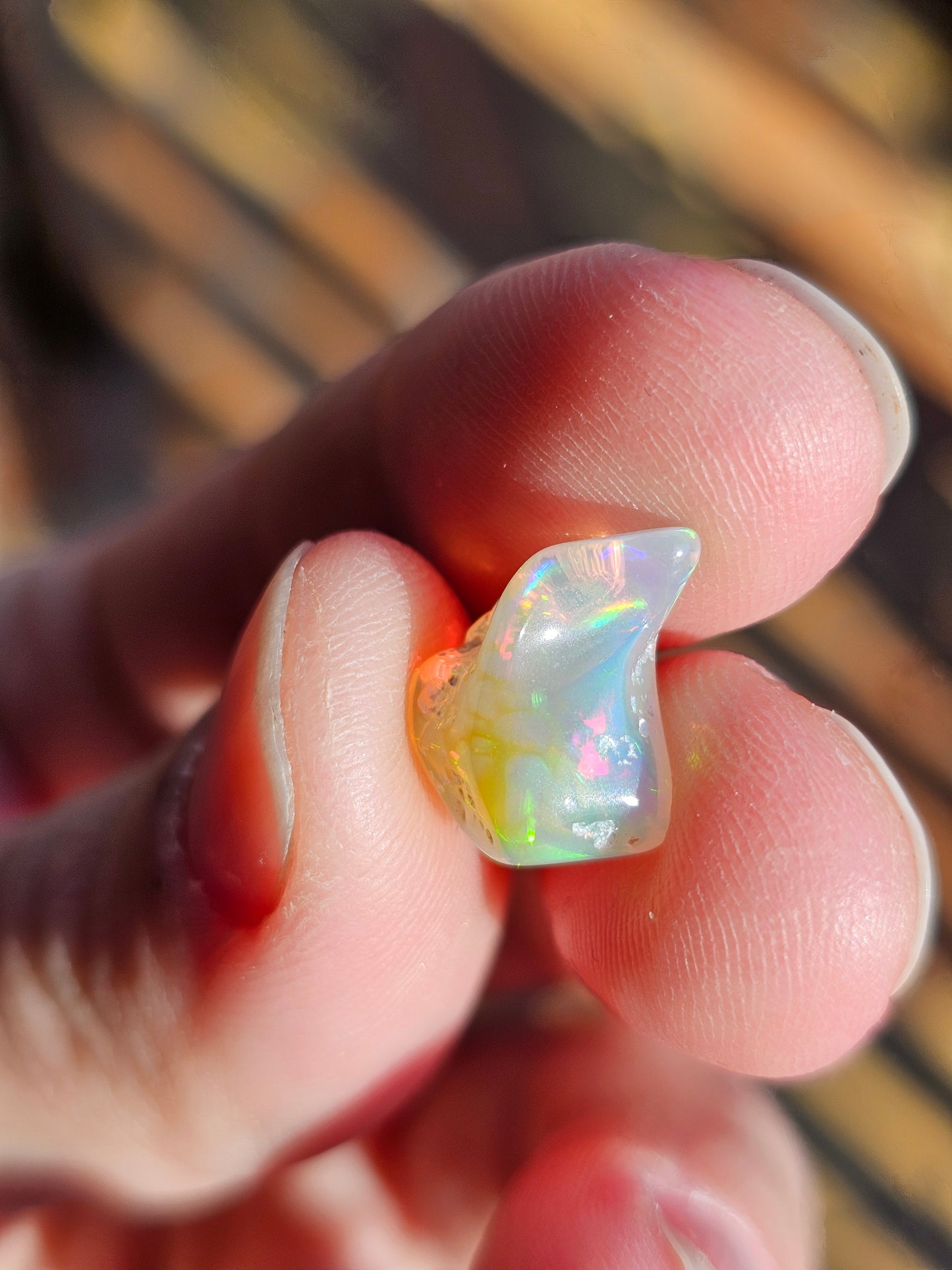 Opale noble d'Ethiopie roulée O5