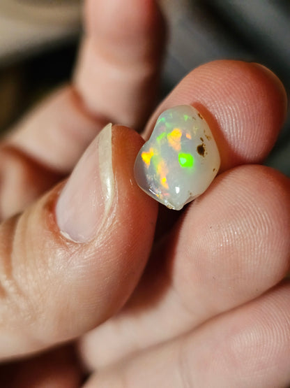 Opale noble d'Ethiopie roulée O6