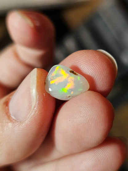 Opale noble d'Ethiopie roulée O6