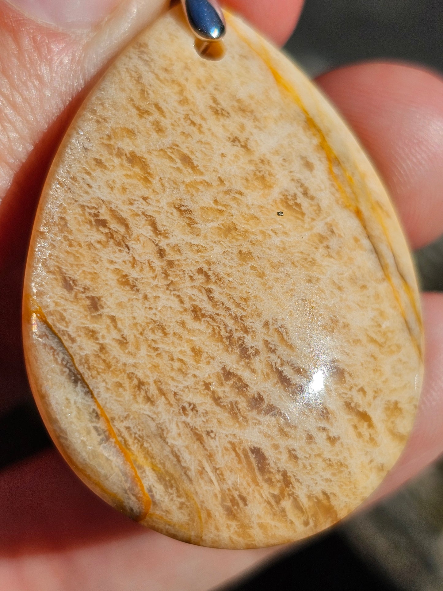 Pendentif en pierre de lune orange