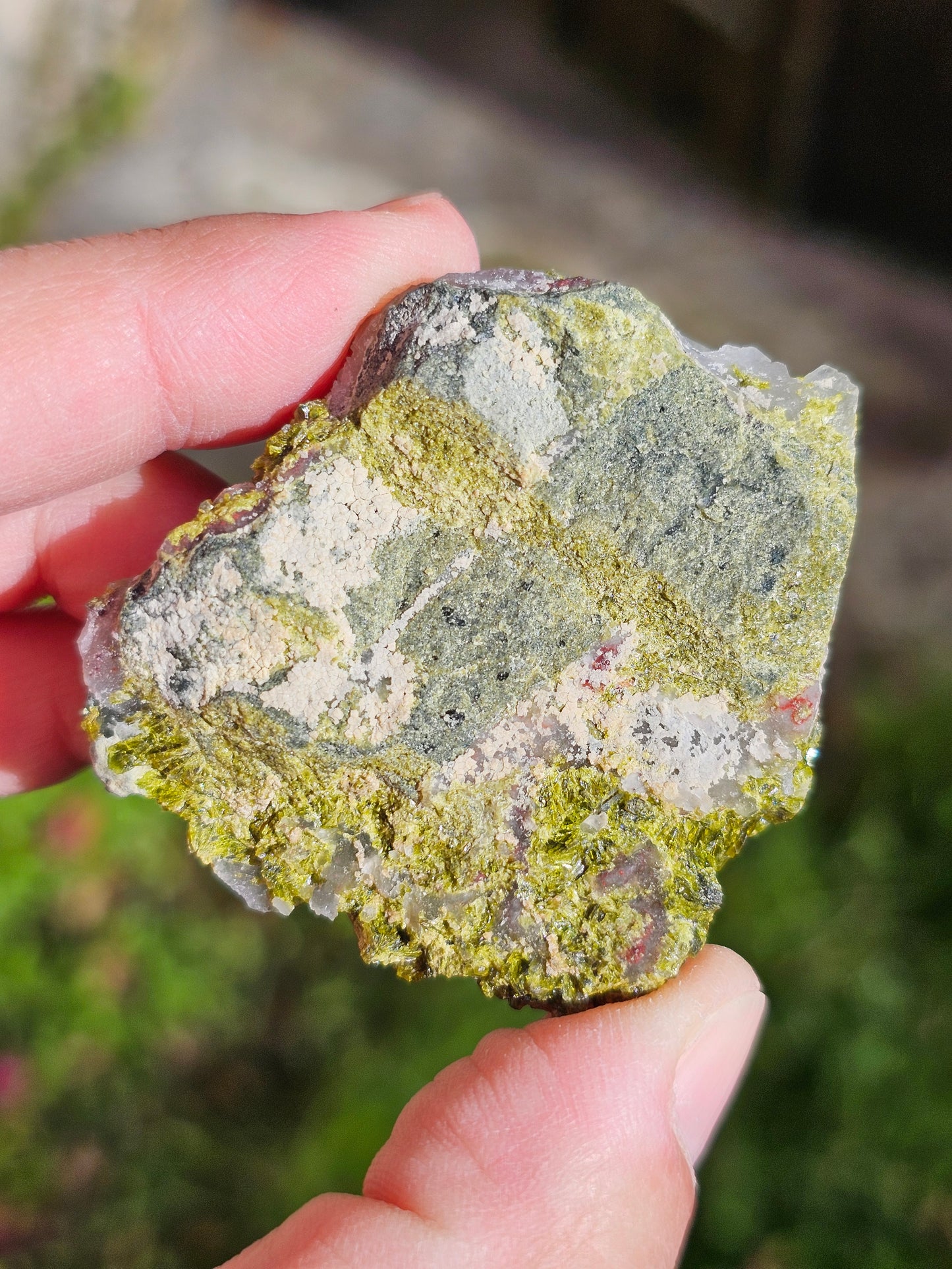 Epidote sur Quartz avec Prehnite E4