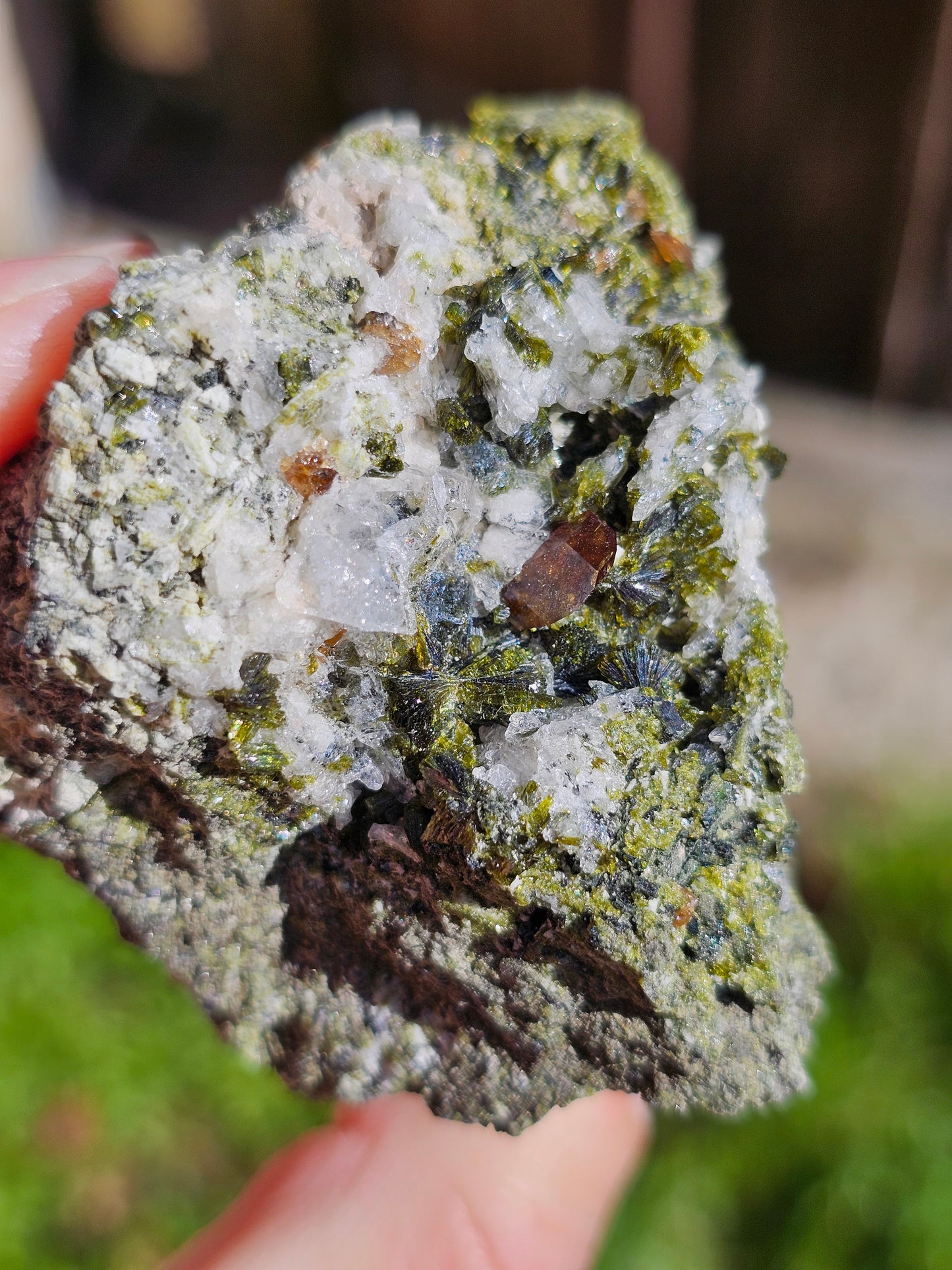 Titanite sur orthose avec Epidote et Quartz E9