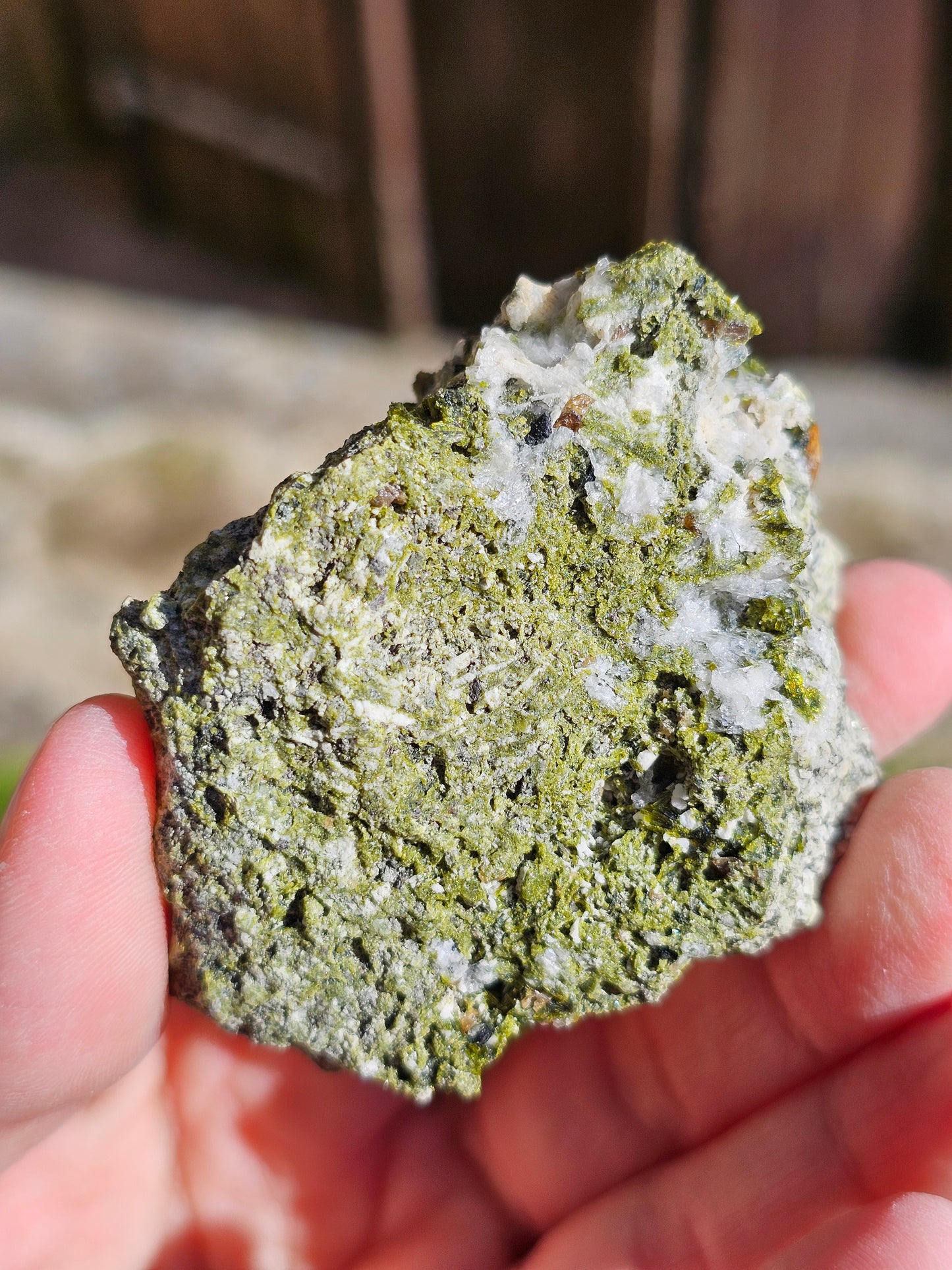 Titanite sur orthose avec Epidote et Quartz E9